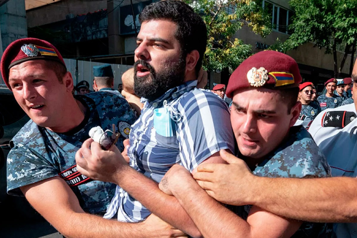 В Ереване возникло противостояние, есть задержанные