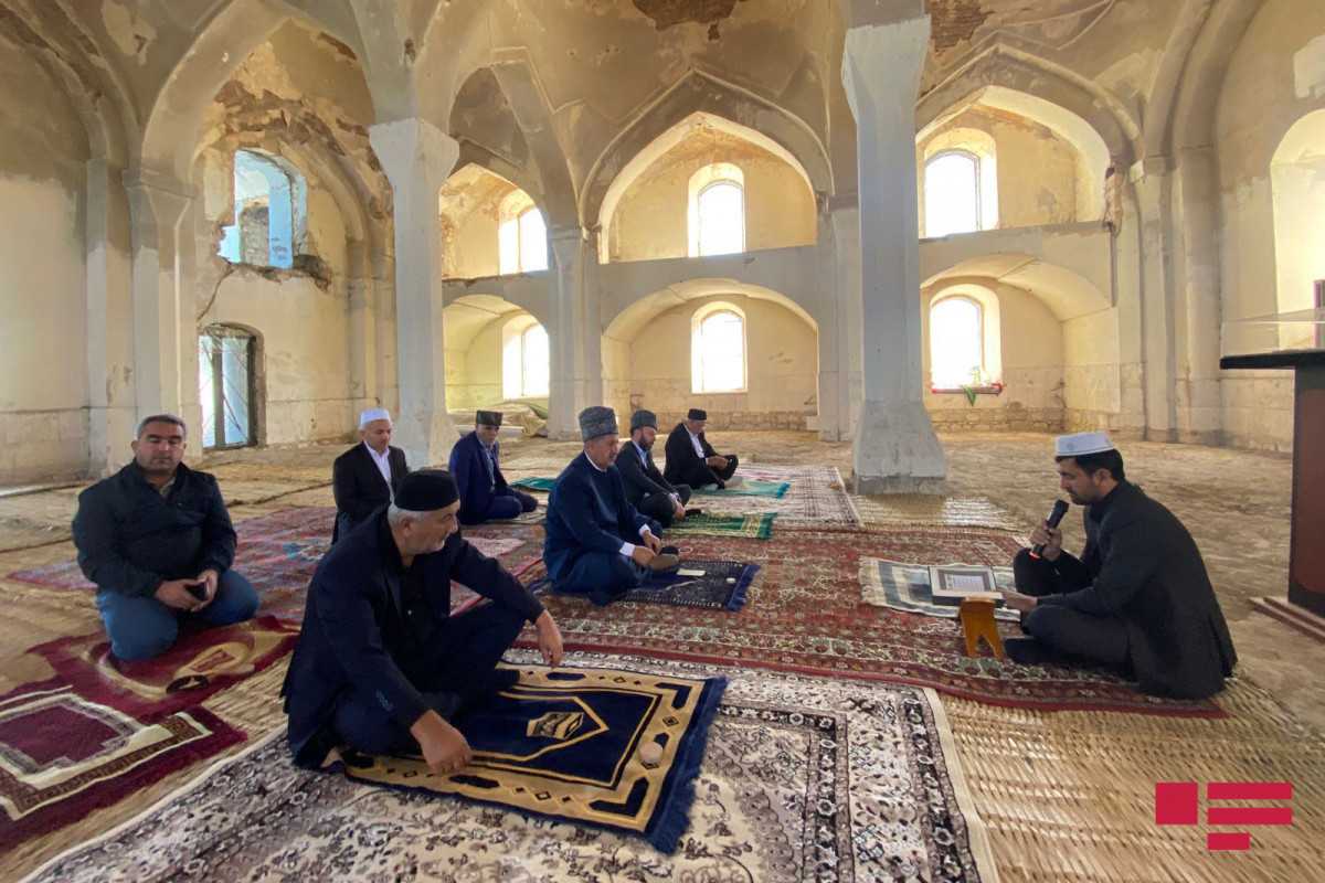 ​​​​​​​В Агдаме в Джума-мечети почтили память шехидов, прочитали молитвы