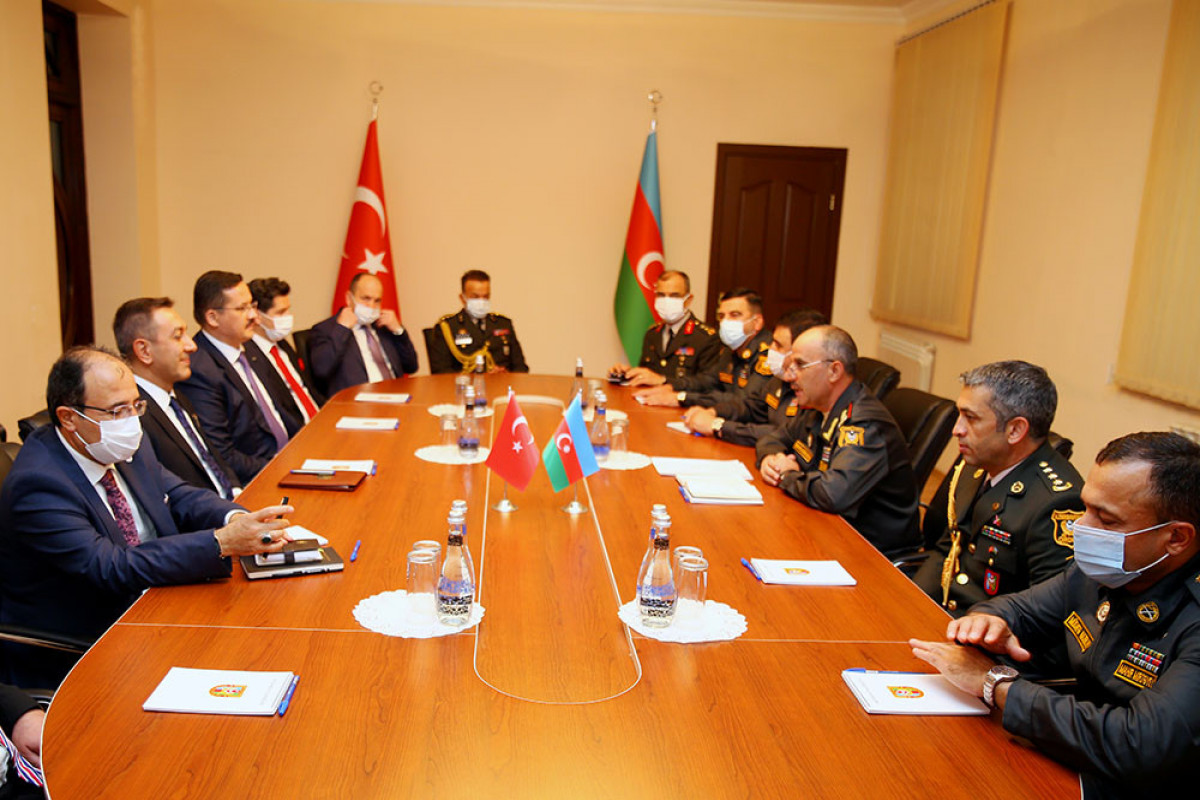 Азербайджан и Турция обсудили вопросы военно-технического обеспечения