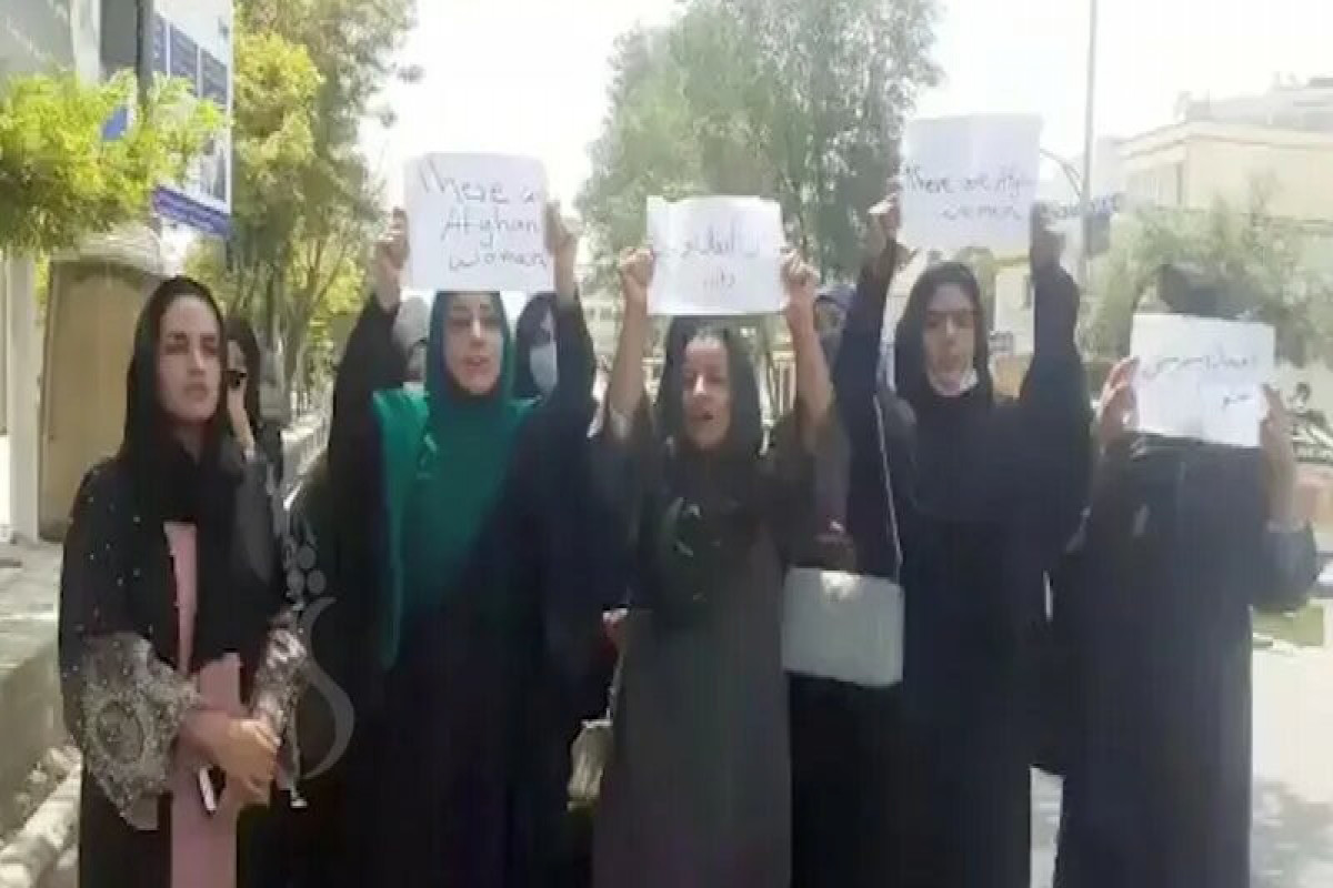 Афганские женщины провели акцию протеста в Кабуле