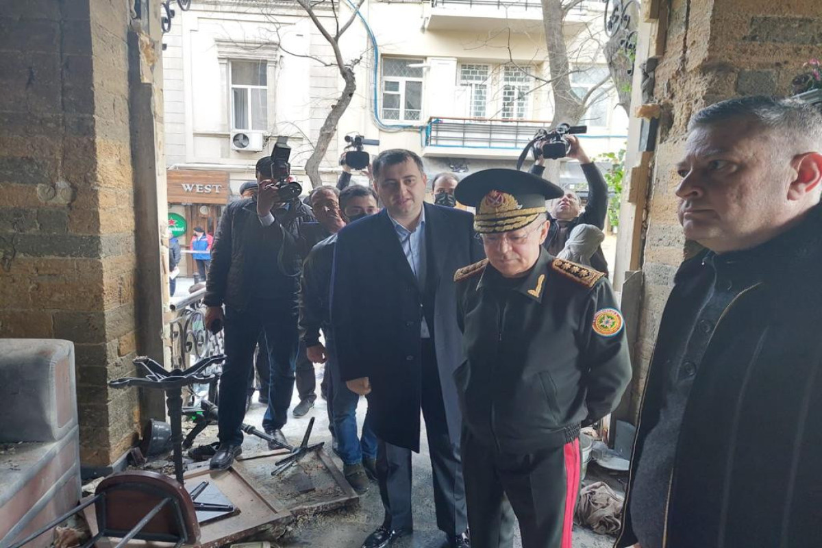 Министр по чрезвычайным ситуациям Кямаледдин Гейдаров находится на месте взрыва