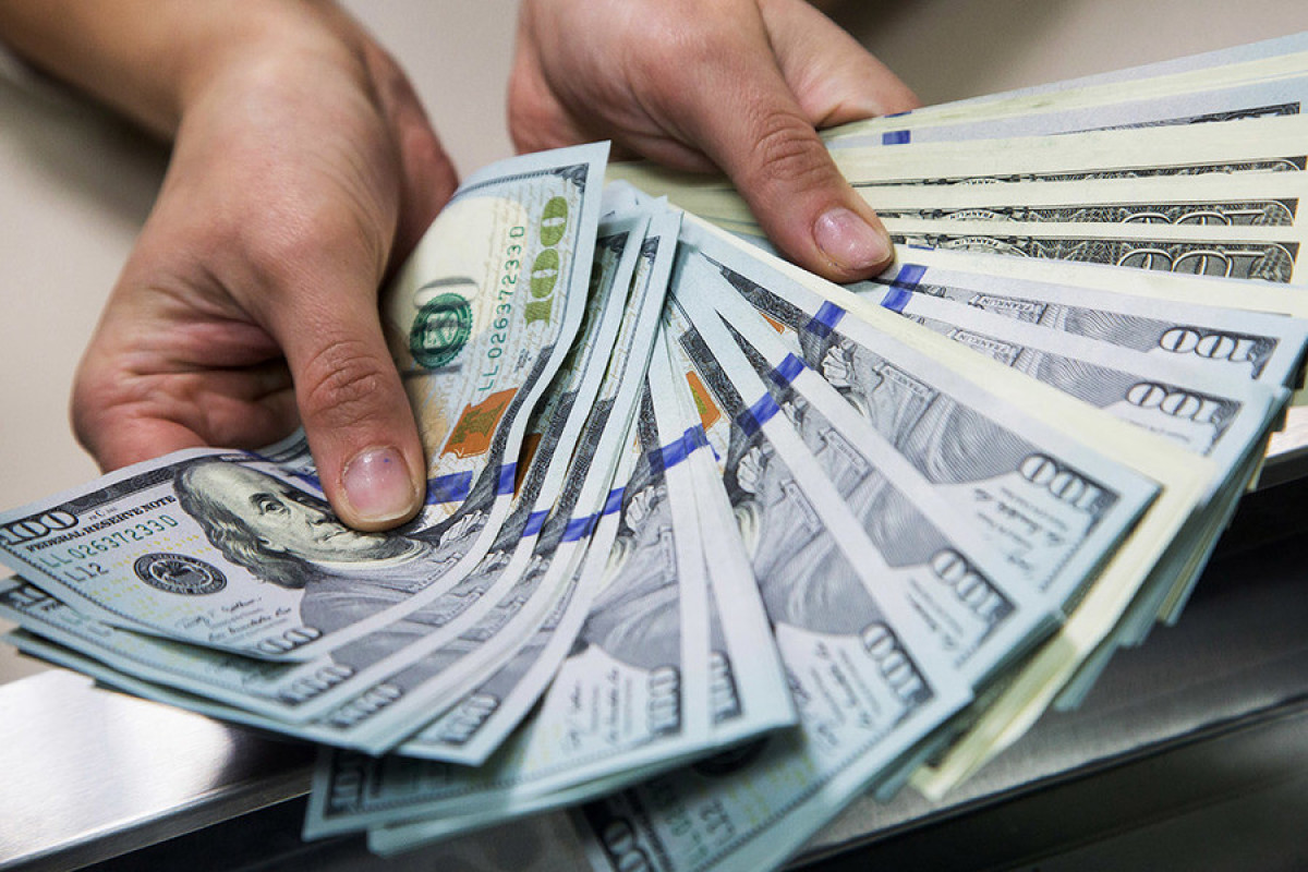 Россияне смогут снимать с валютных вкладов наличные евро