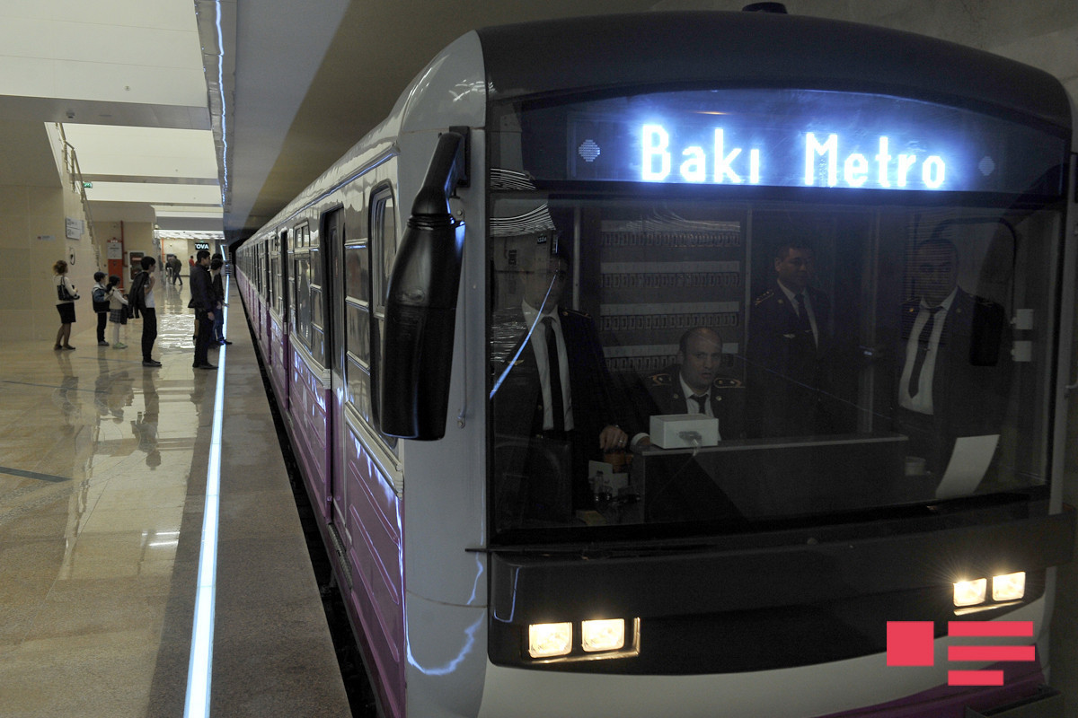В Баку в метро скончался пассажир