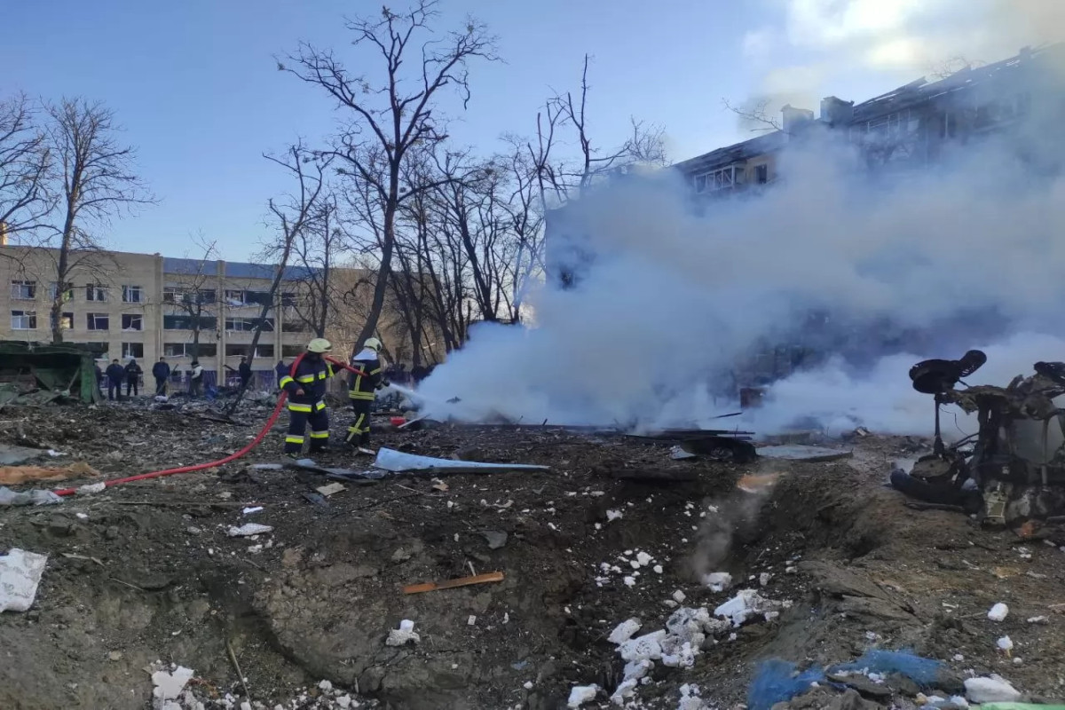 ВС России нанесли удары ракетами большой дальности по военному заводу в Киеве