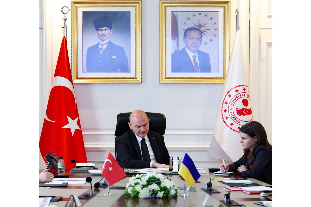 Главы МВД Турции и Украины обсудили вопрос гуманитарной помощи