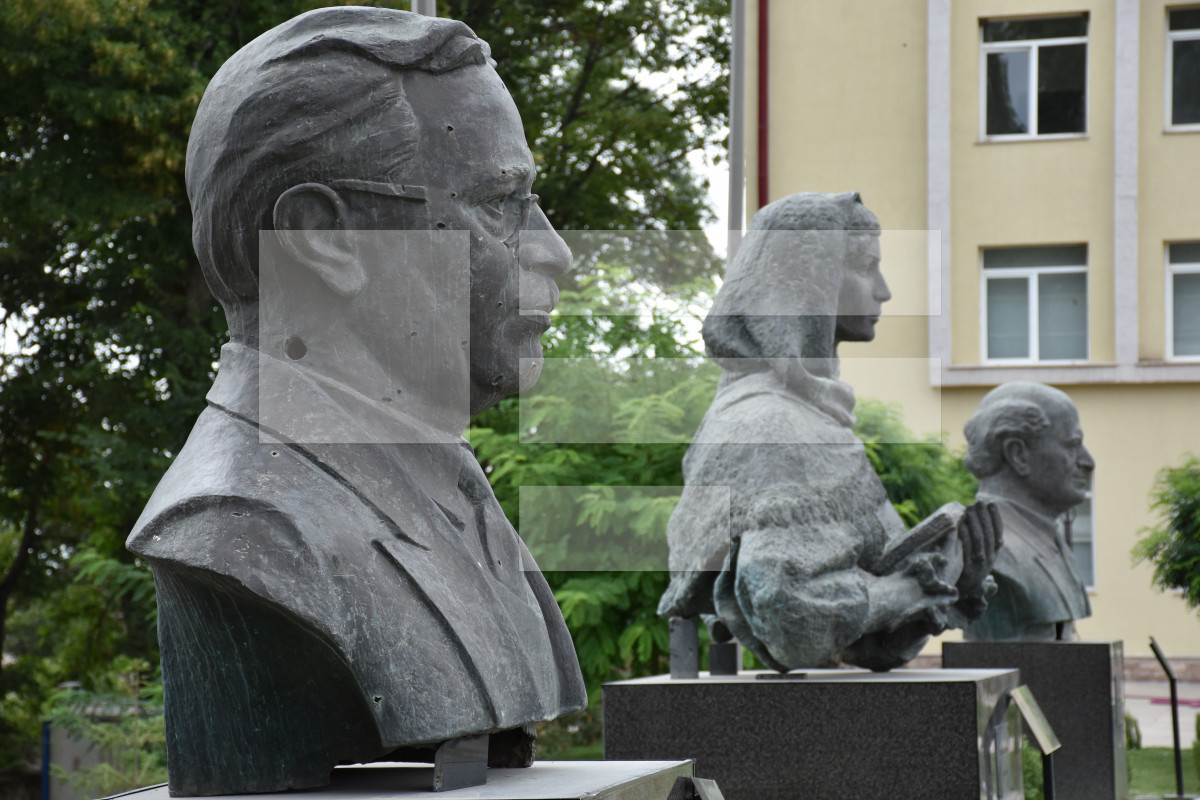 «Расстрелянные памятники»