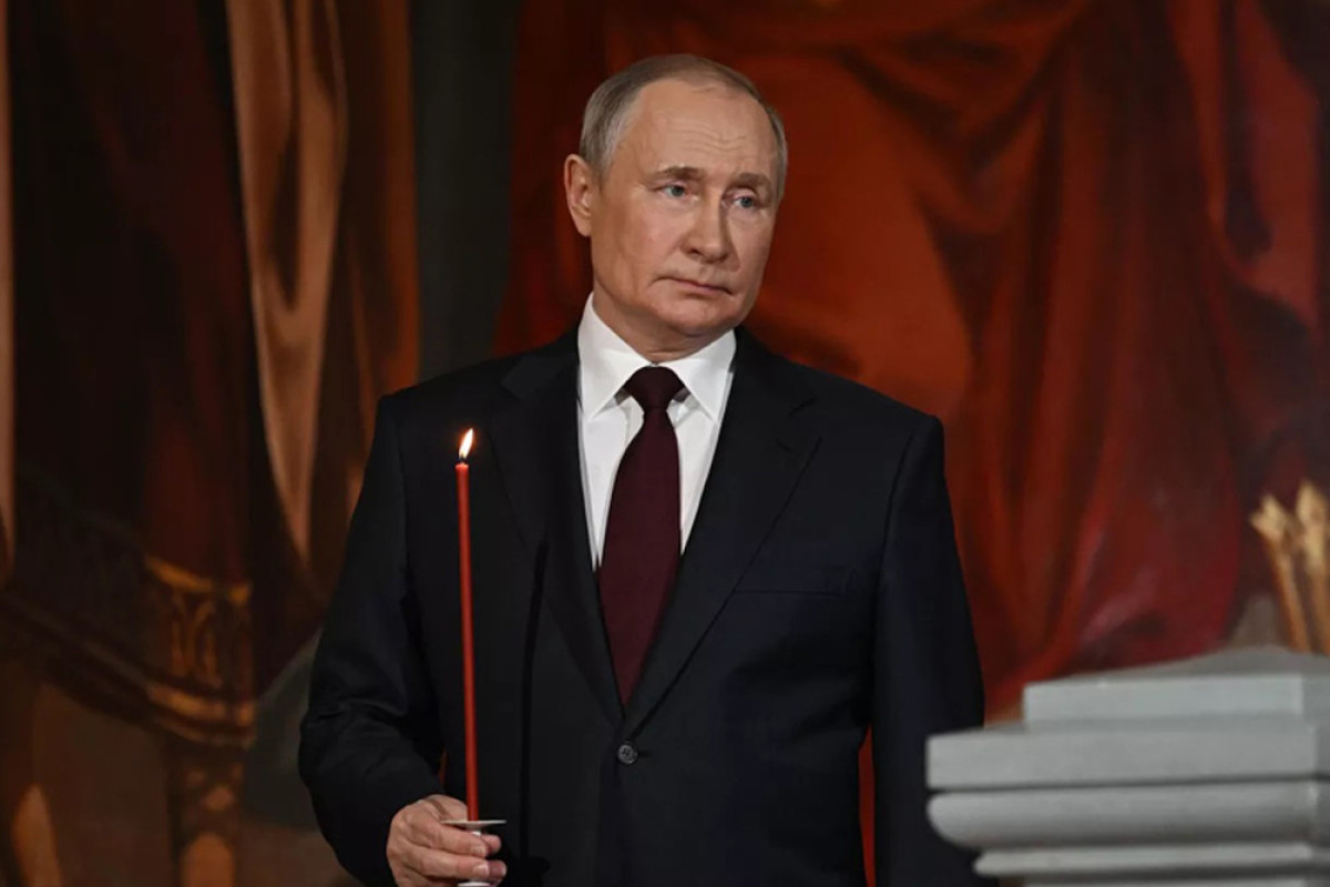 Путин посетил пасхальную службу в храме Христа Спасителя в Москве