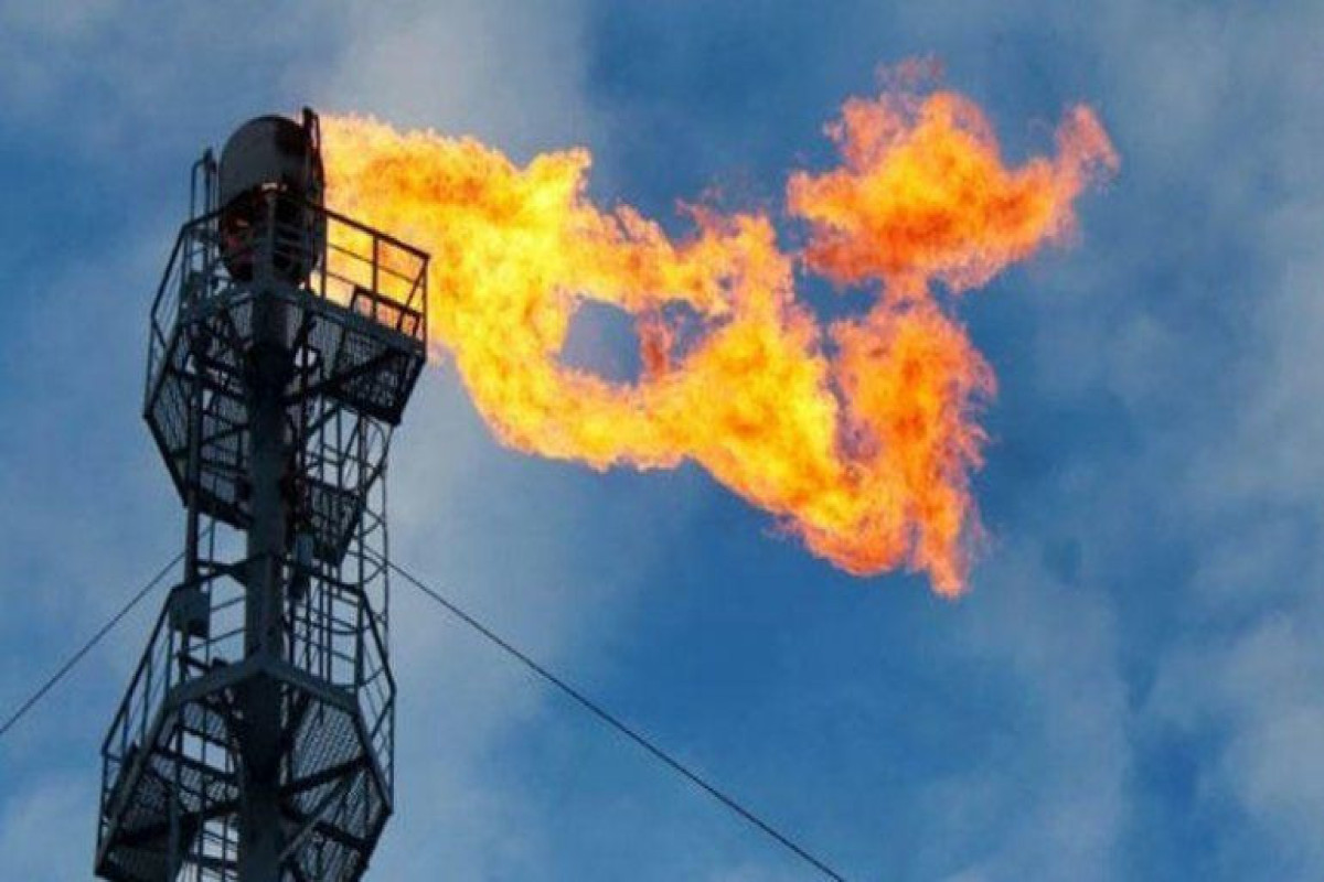 Азербайджан начал платить России за газ в рублях