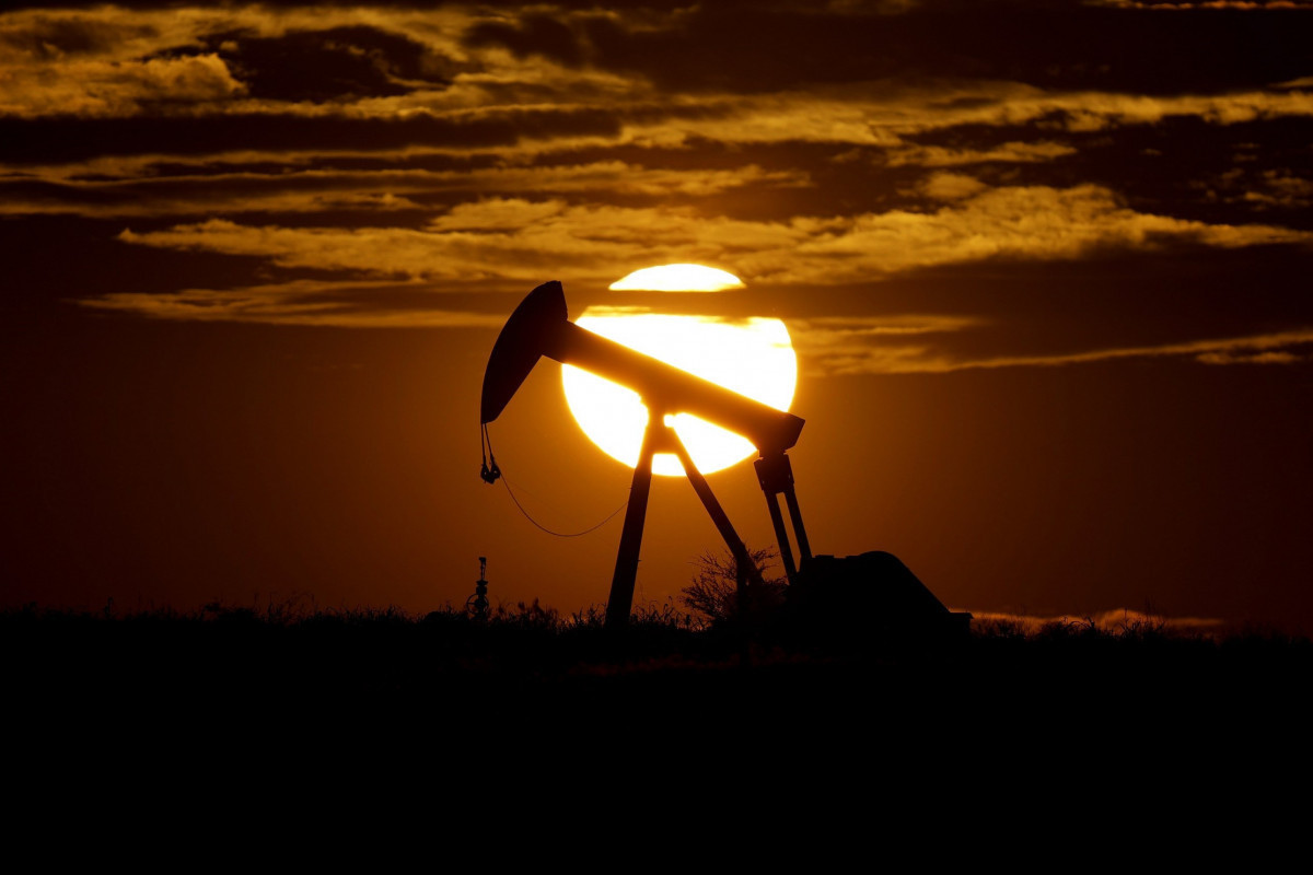 Цена на азербайджанскую нефть опустилась до $102