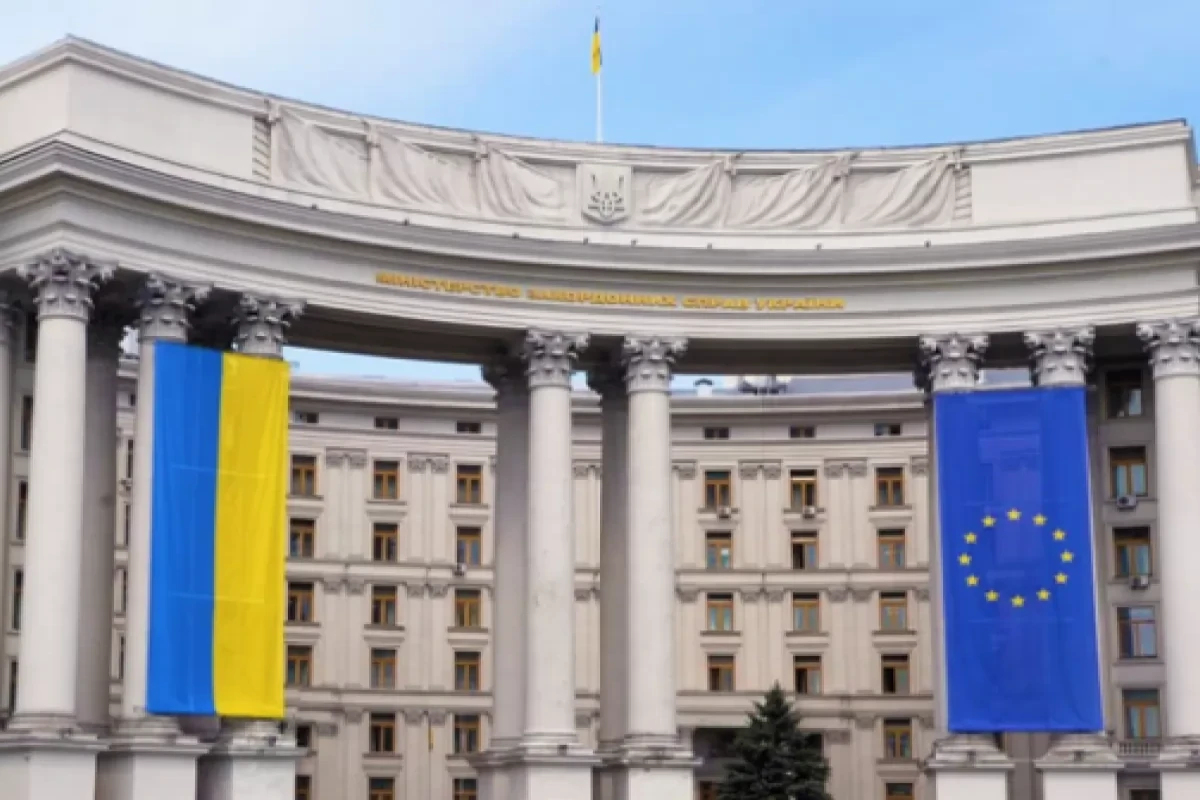 Посольства 25 стран возобновили работу в Киеве