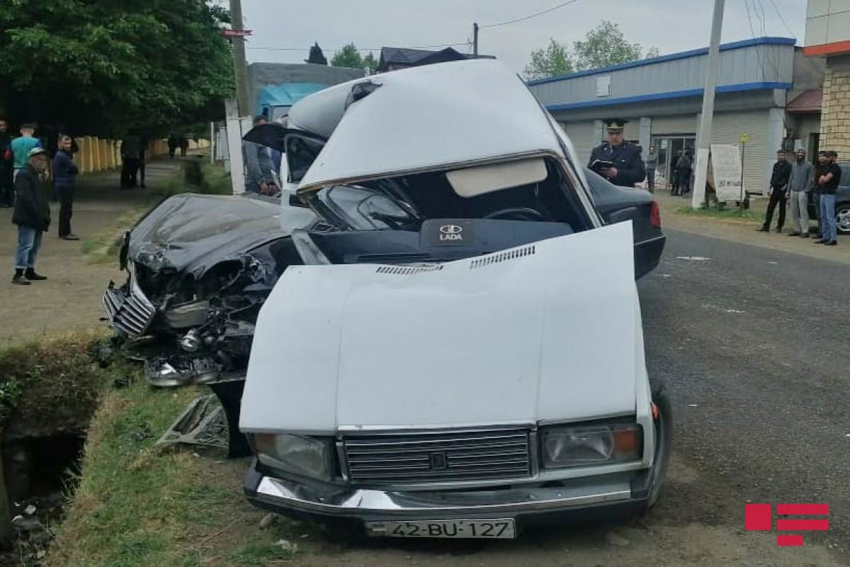 В Лянкяранском районе столкнулись два автомобиля, есть пострадавший
