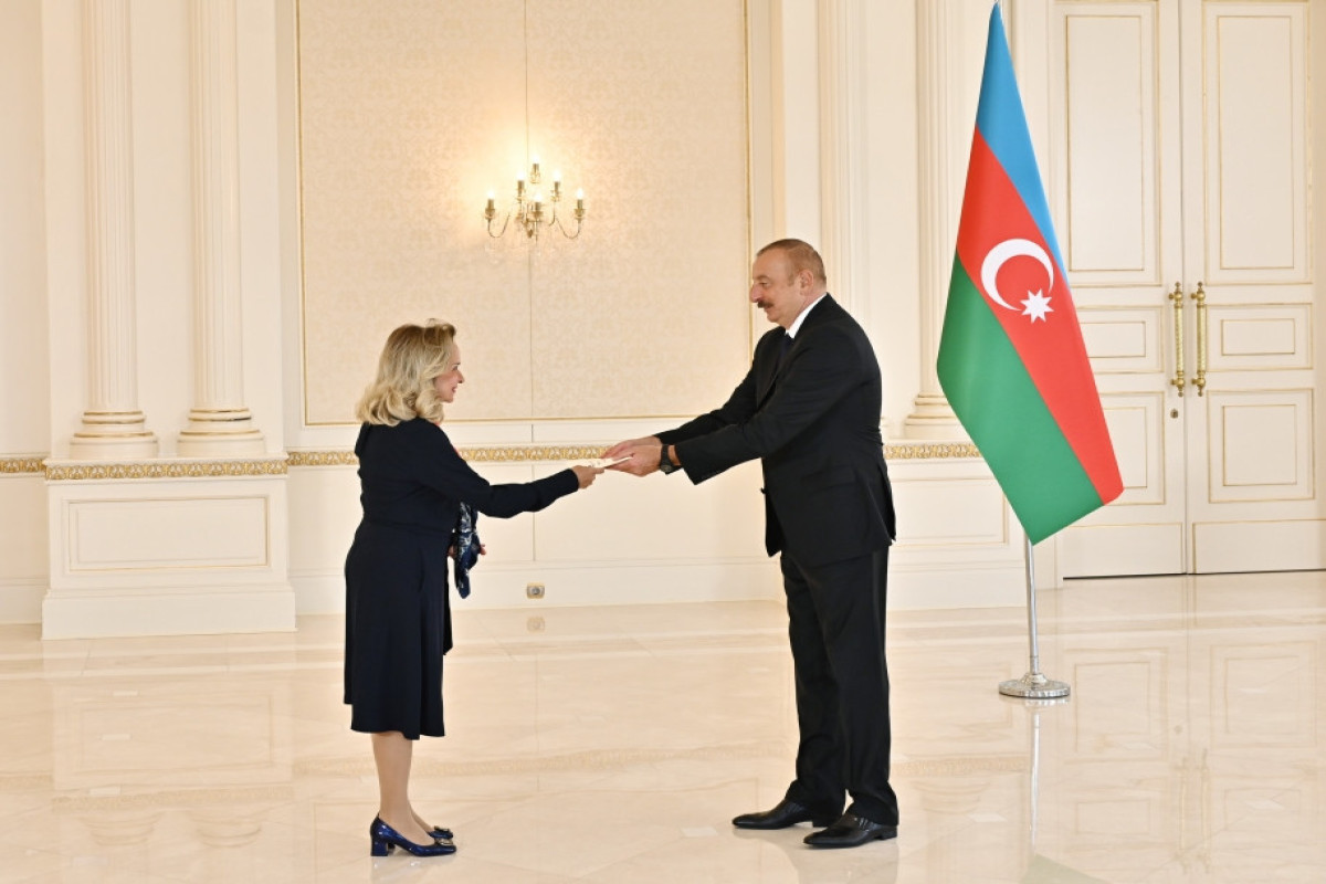 Президент Ильхам Алиев принял верительные грамоты новоназначенного посла Панамы