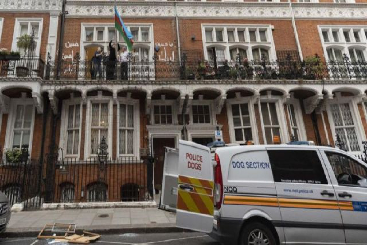 Нападение на здание посольства в Лондоне