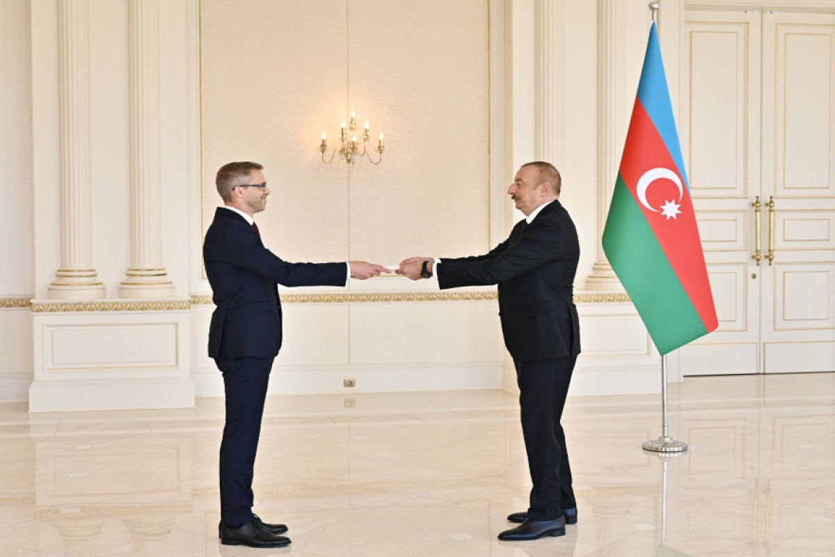 Президент Азербайджана принял верительные грамоты нового посла Швеции