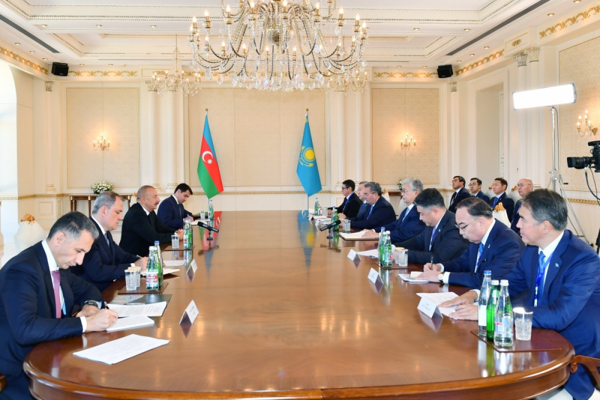 Встреча президентов Азербайджана и Казахстана в расширенном составе