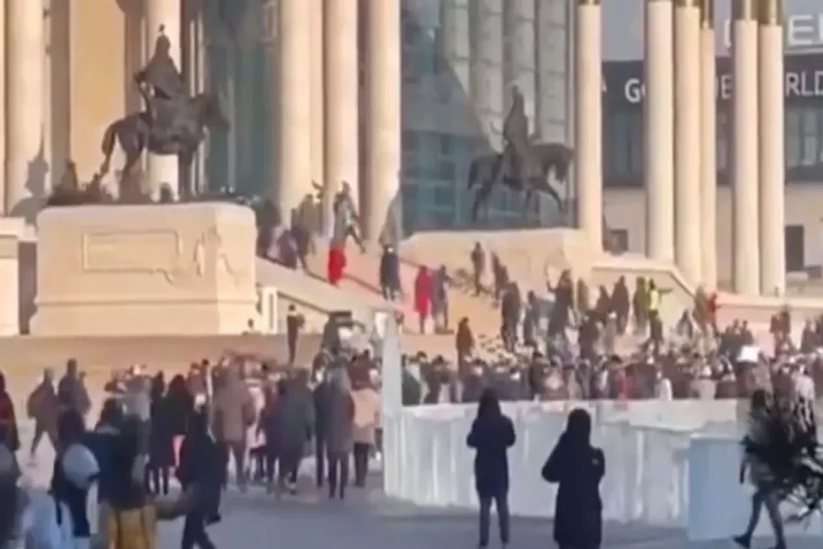 В столице Монголии проходят акции протеста - ВИДЕО 