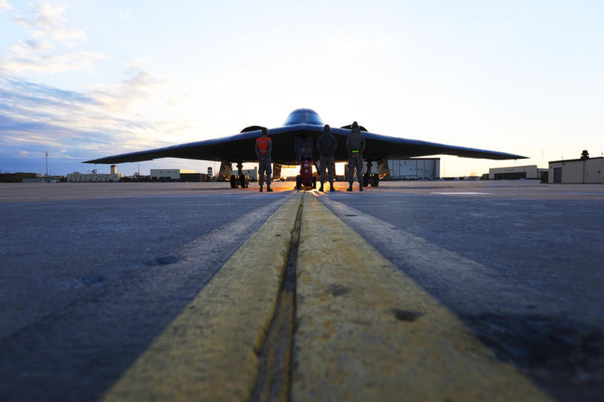 Самый дорогой бомбардировщик в мире B-2 Spirit загорелся после аварийной посадки