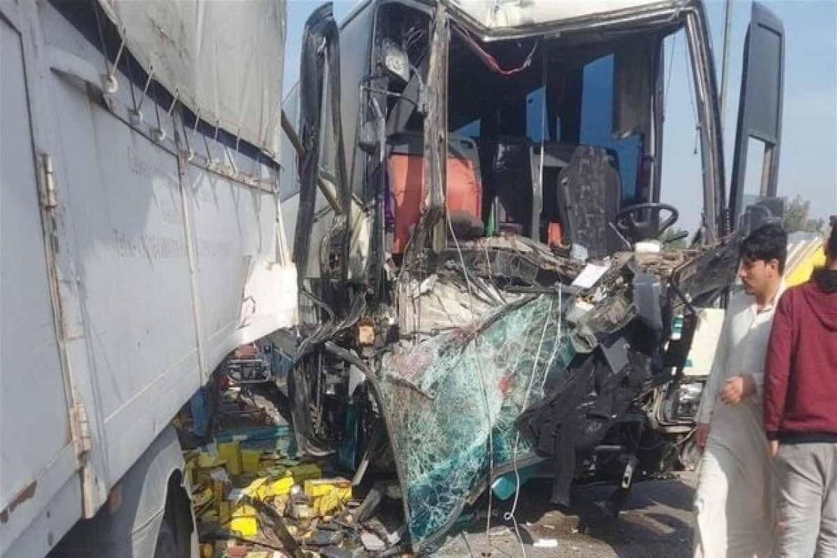 В Ираке автобус с иранскими паломниками попал в ДТП, 19 человек пострадали
