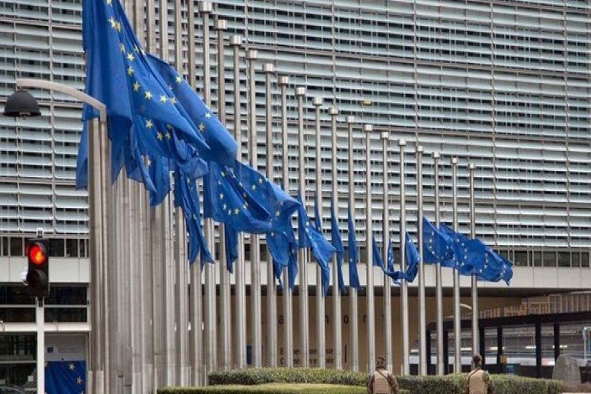 В Европарламенте из-за коррупции приостановлена деятельность 10 офисов