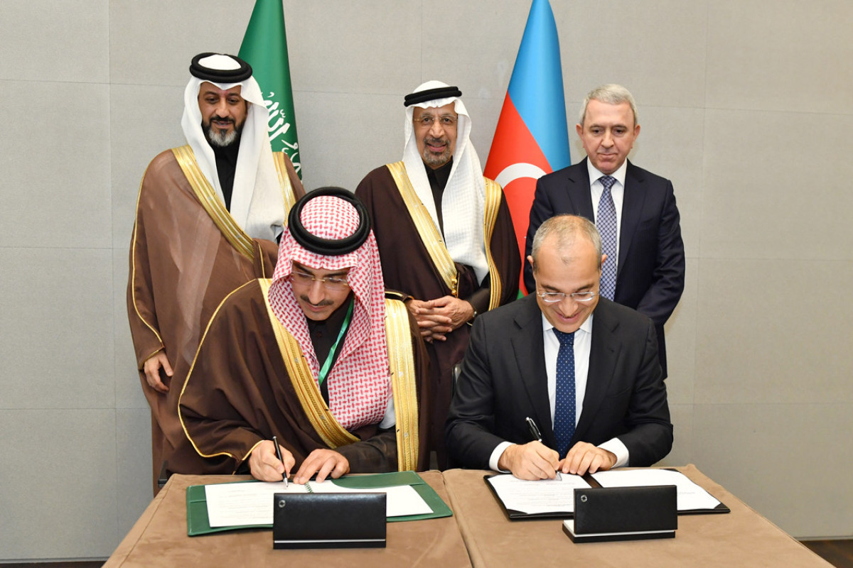 Обсуждено расширение экономического сотрудничества с Саудовской Аравией