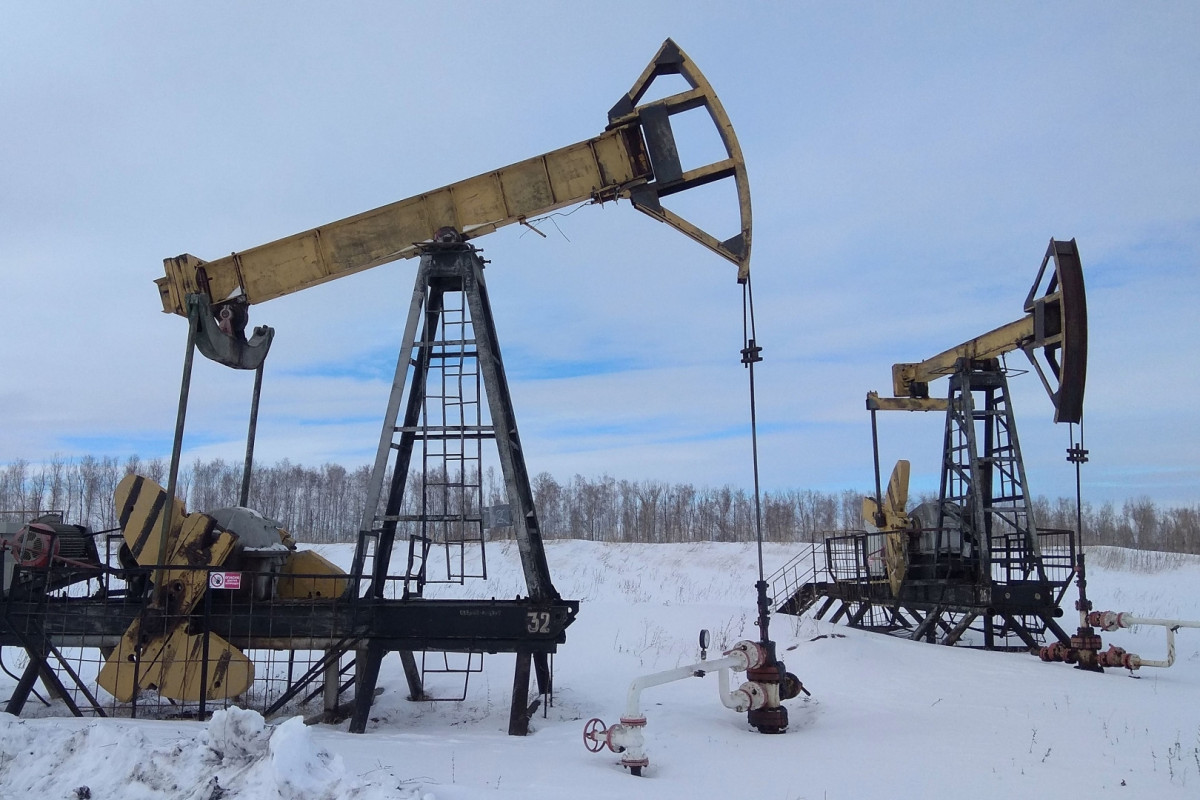 Нефть подешевела