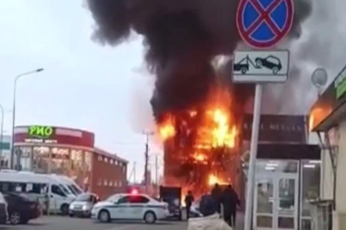В России в ТЦ произошел сильный пожар