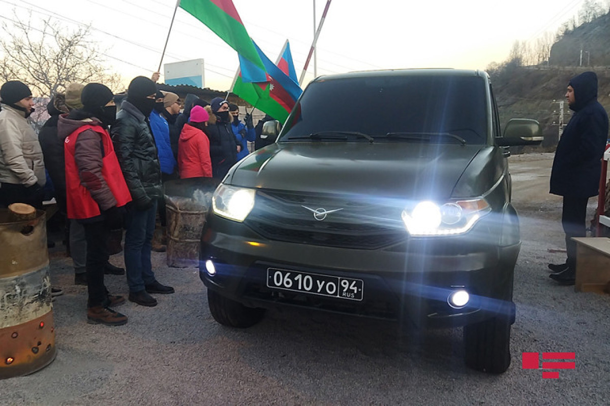 Автомобиль российских миротворцев беспрепятственно проехал в направлении Лачина