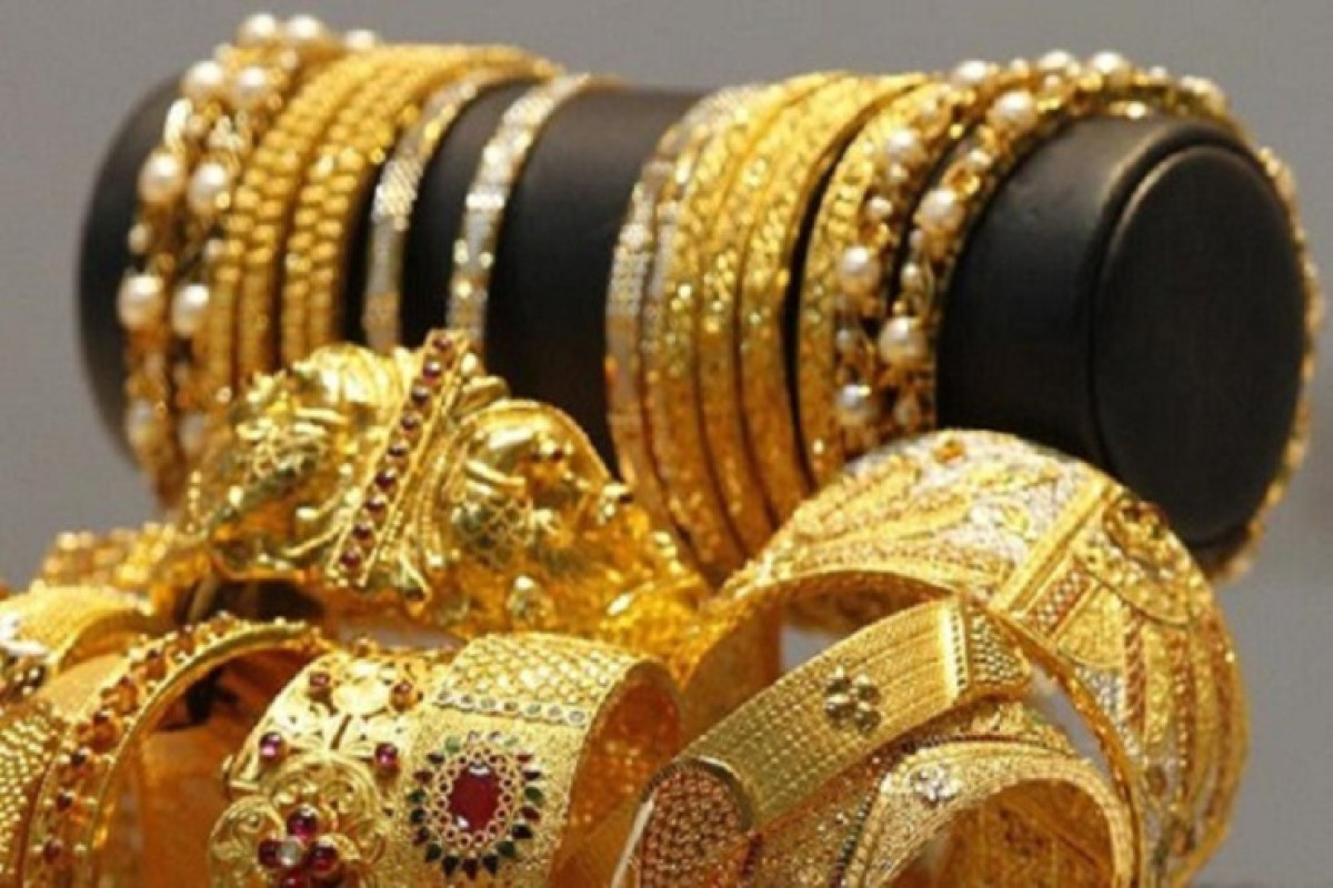 Купля-продажа драгоценностей общей стоимостью более 15 тысяч манатов будет осуществляться в безналичном порядке