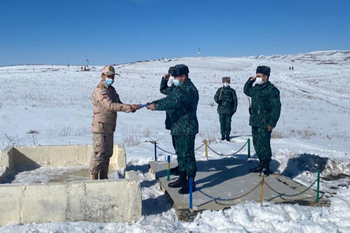 Иранской стороне возвращен флаг, упавший на территорию Азербайджана из-за ветра-ФОТО 
