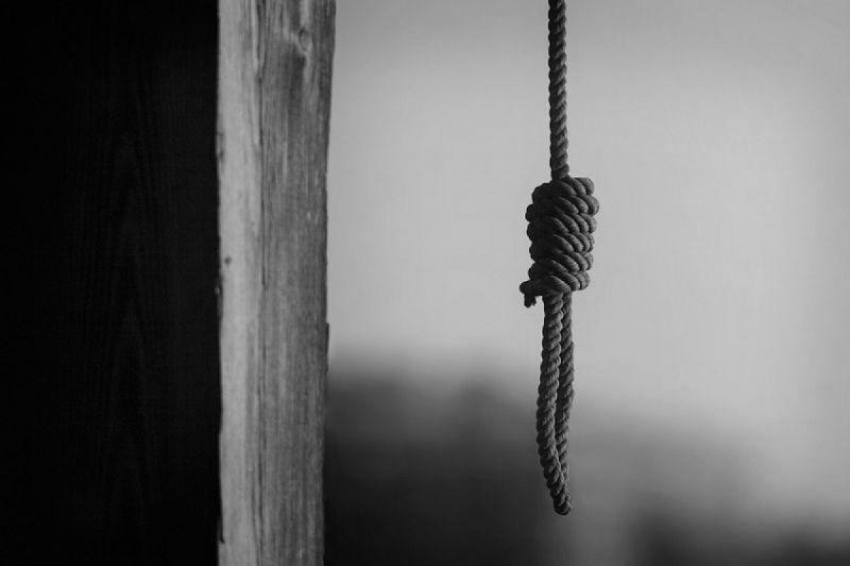В Шеки 54-летний мужчина повесился в лесу