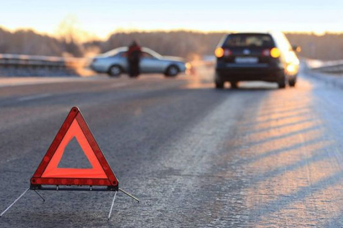 В Азербайджане в ДТП погибли 3 человека, 4 получили травмы-ОБНОВЛЕНО 