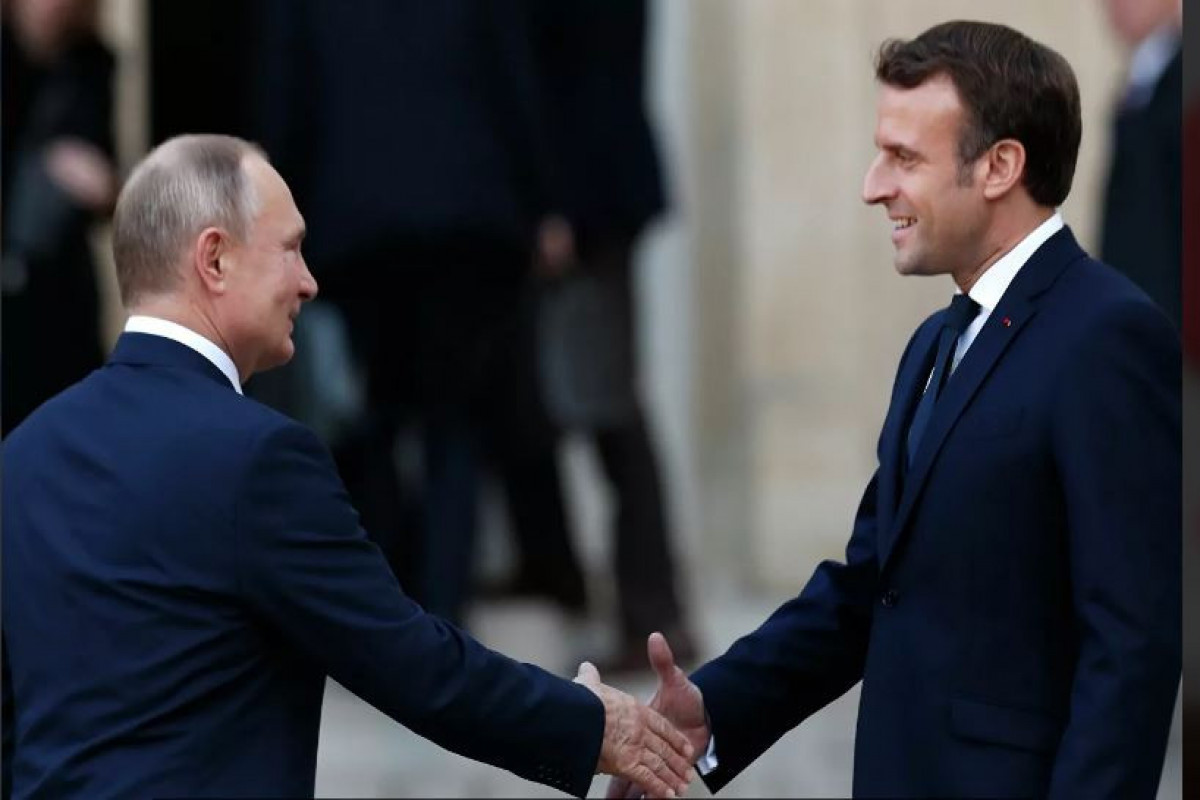 Президенты России и Франции Владимир Путин и Эммануэль Макрон