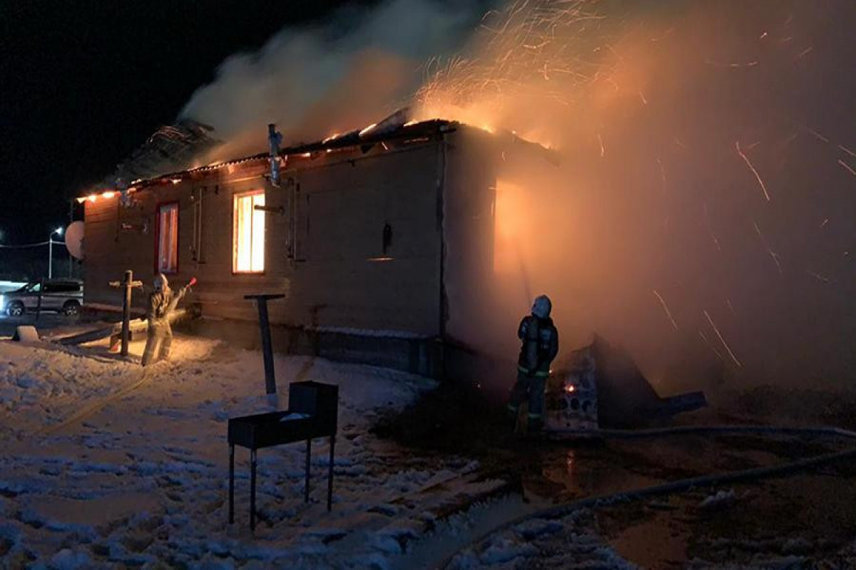 При пожаре в частном доме в России погибли шесть человек