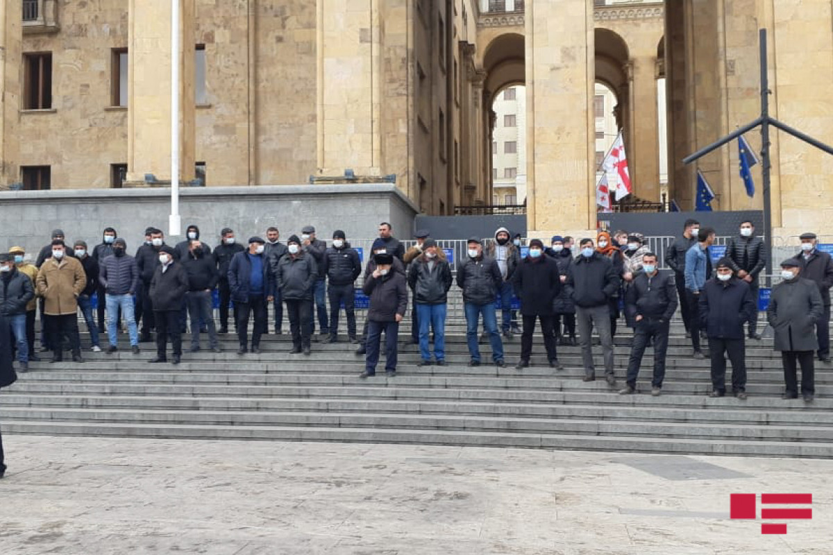 Близкие пропавшего без вести азербайджанца провели акцию в Тбилиси