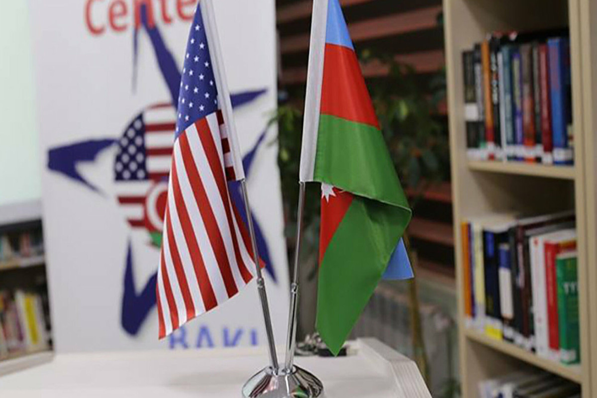 Посольство США провело презентацию нового электромобиля