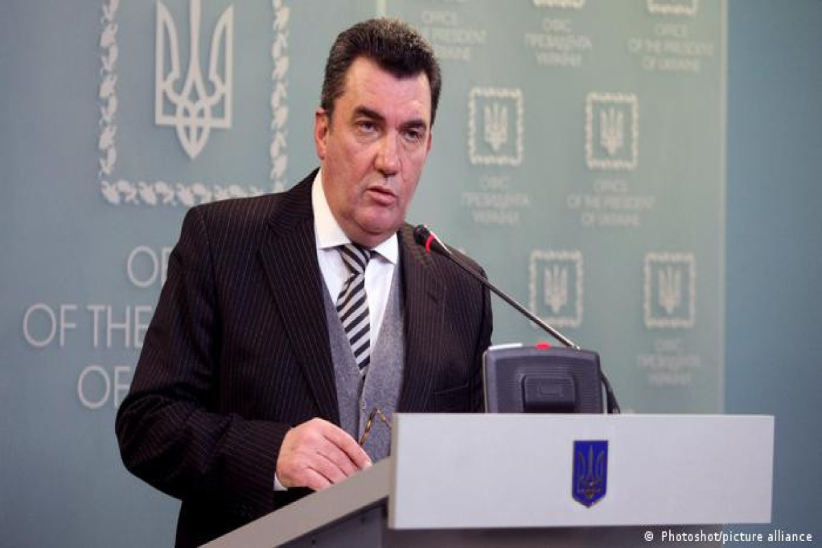 «Мы не убийцы»: Данилов прокомментировал эвакуацию из Донецка и Луганска из-за фейков о наступлении ВСУ