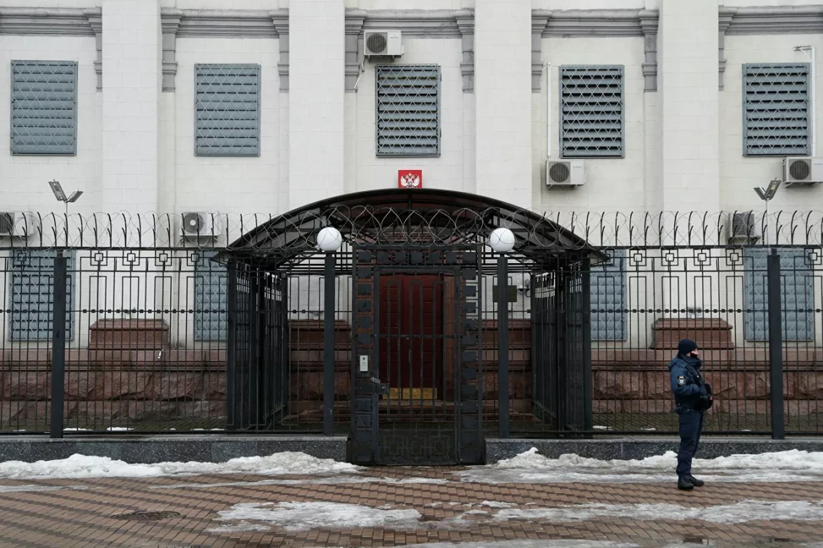 Россия эвакуирует персонал посольства с Украины в ближайшее время