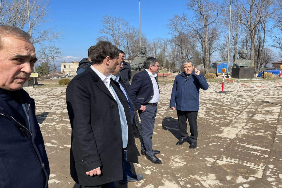 Председатель парламента Молдовы посетил мавзолей Вагифа в Шуше