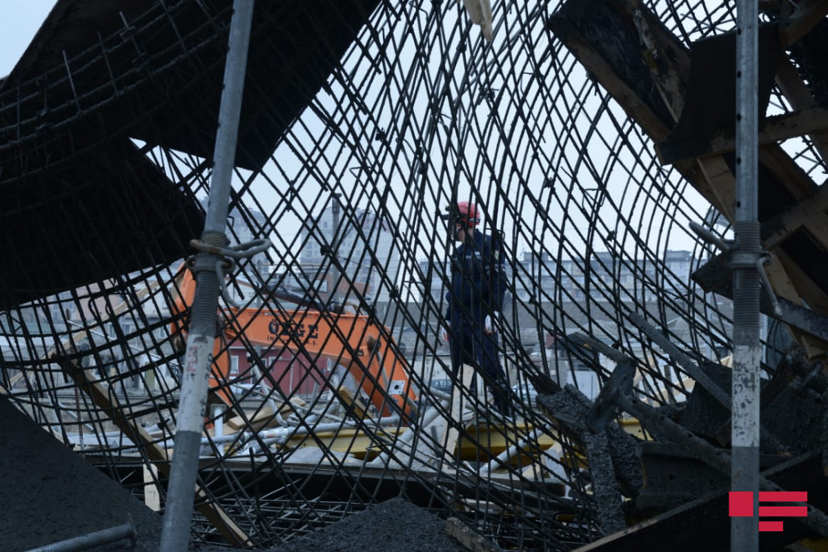 Обрушившееся в Баку здание