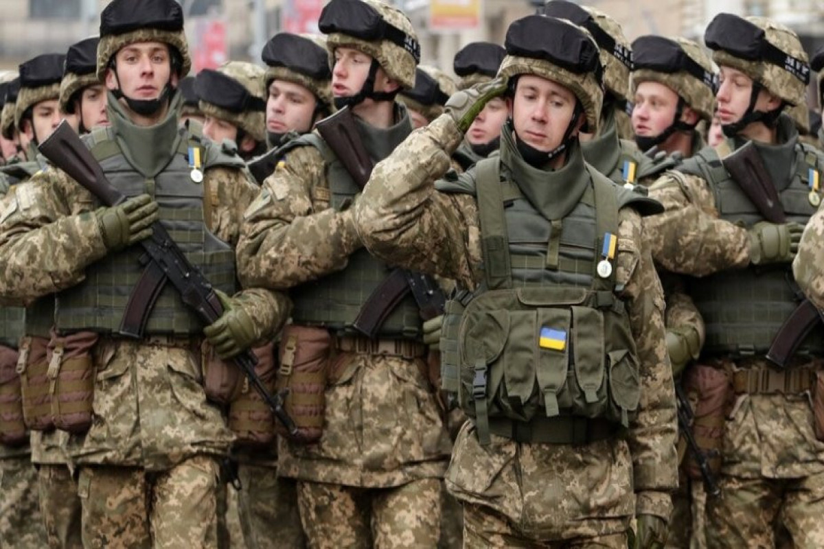 Зеленский объявил в Украине всеобщую мобилизацию