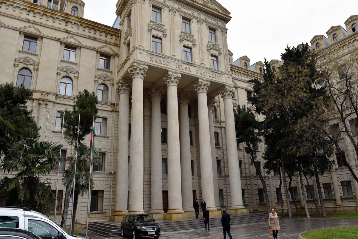 Венгрия также примет граждан Азербайджана, желающих покинуть Украину