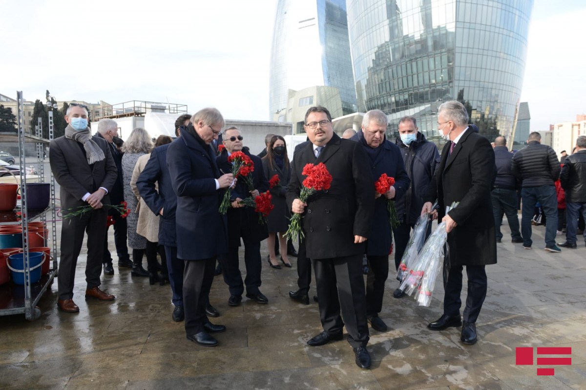 Послы стран Европейского Союза посетили Аллею шехидов