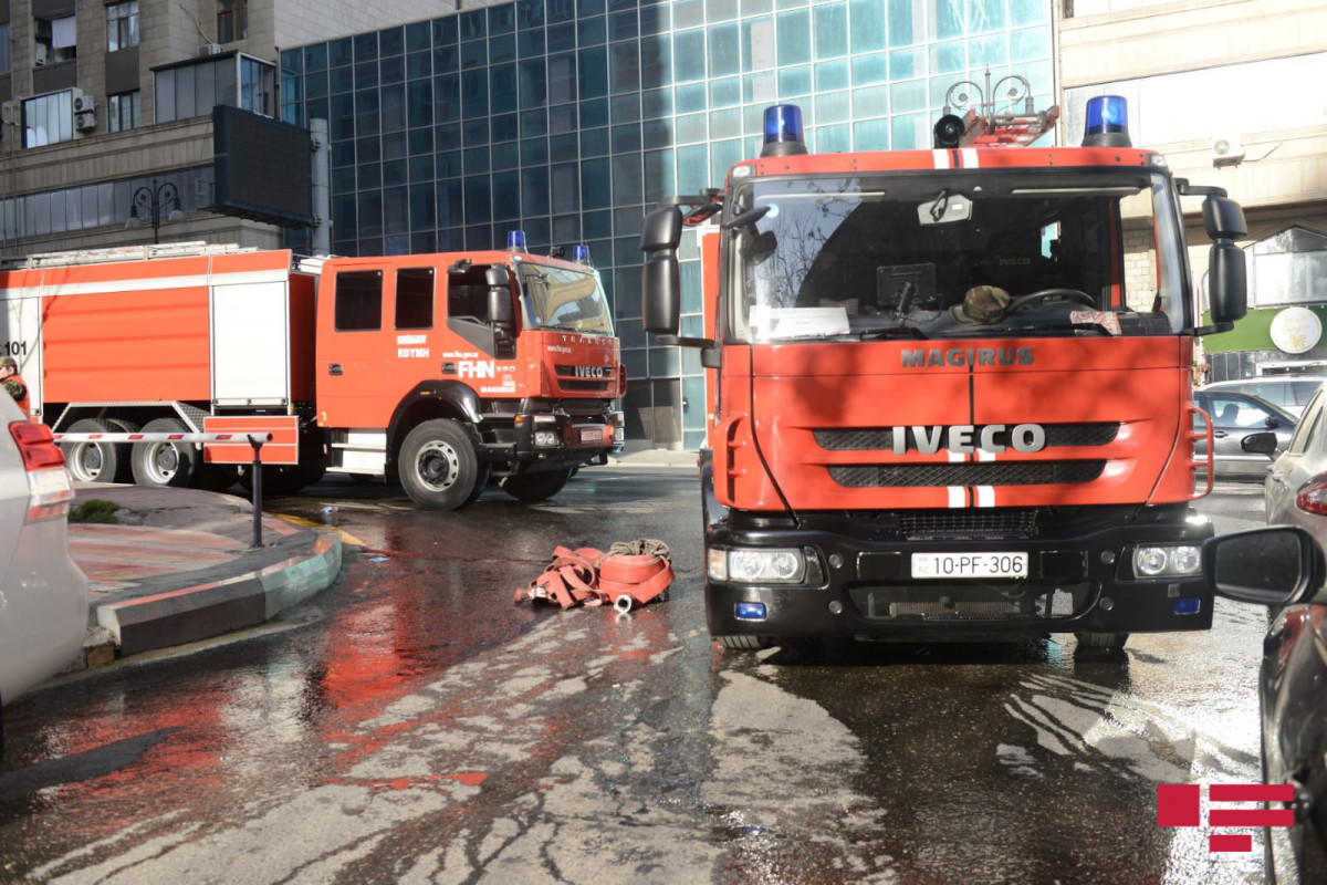 МЧС: Из-за пожара в жилом доме эвакуированы около 20 человек-ОБНОВЛЕНО -ВИДЕО 