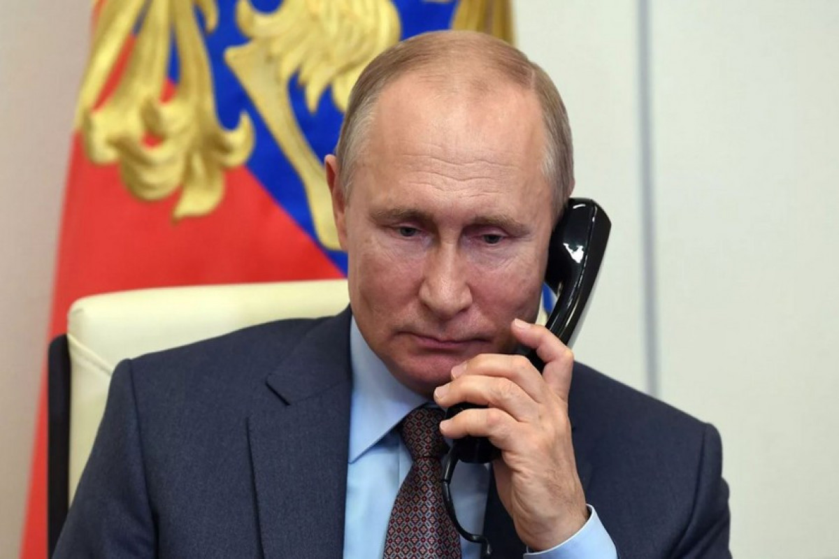 Путин провел переговоры с Макроном