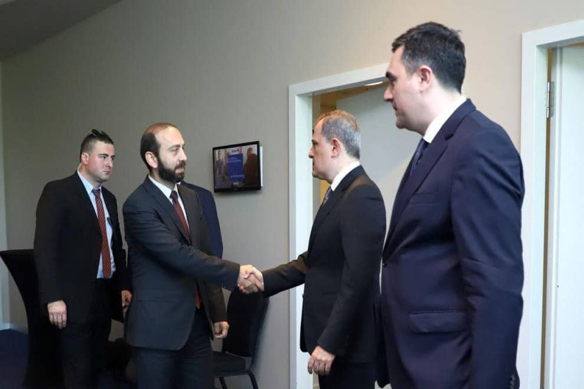 На встрече Джейхун Байрамов-Мирзоян подчеркнута необходимость вывода армянских вооруженных формирований с территории Азербайджана