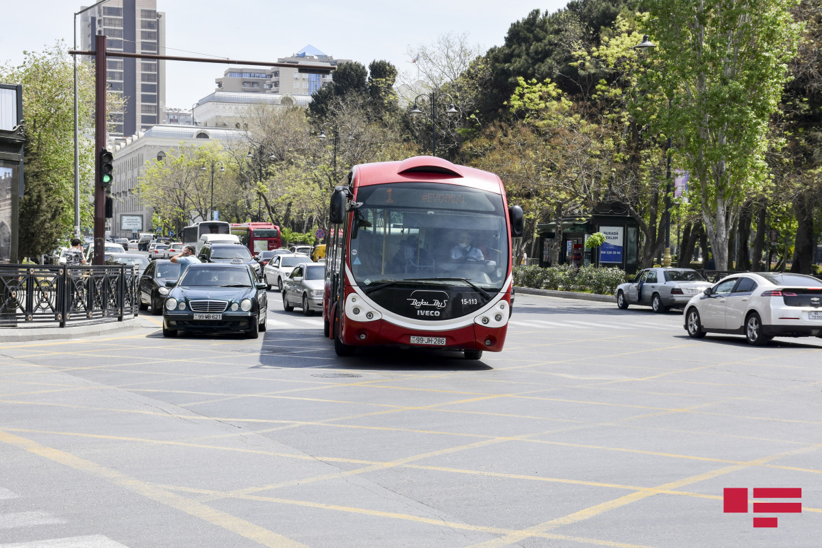 В Баку наблюдаются задержки в движении 38 автобусов