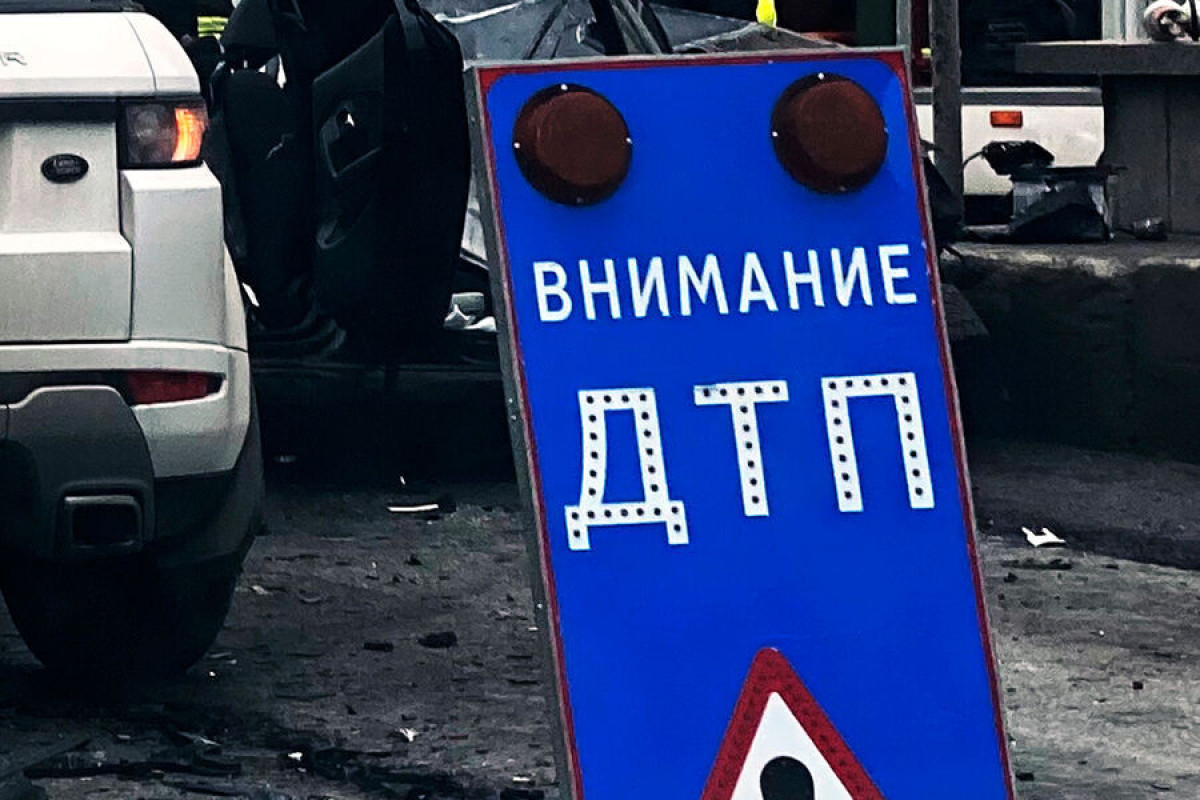В Приамурье при столкновении микроавтобуса и грузовика погибли пять человек 