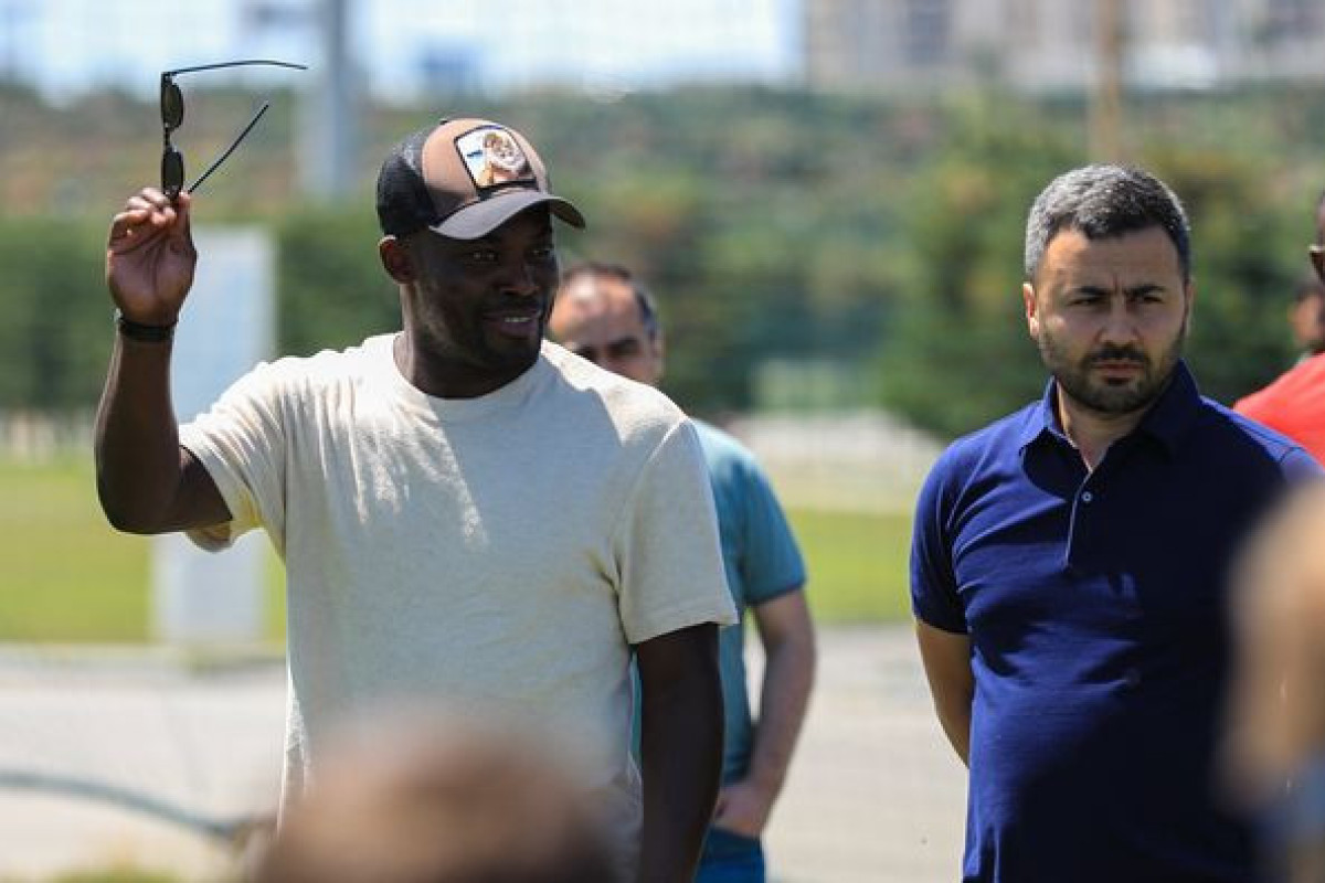 Майкл Эссьен вновь приехал в Баку