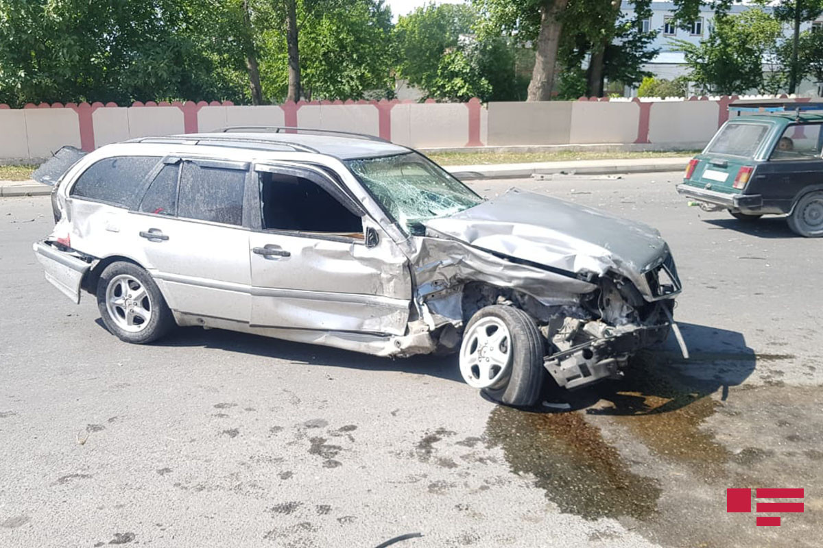 В Гейчае столкнулись два автомобиля, есть пострадавшие