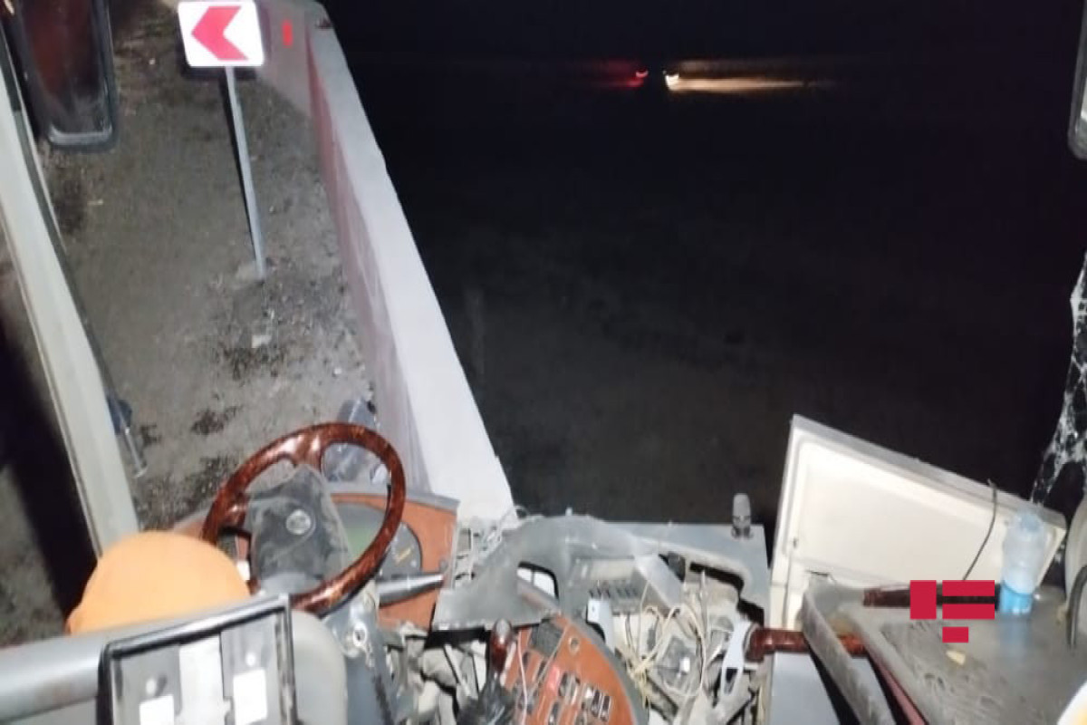 В Шамахы автобус с учителями и учащимися попал в ДТП
